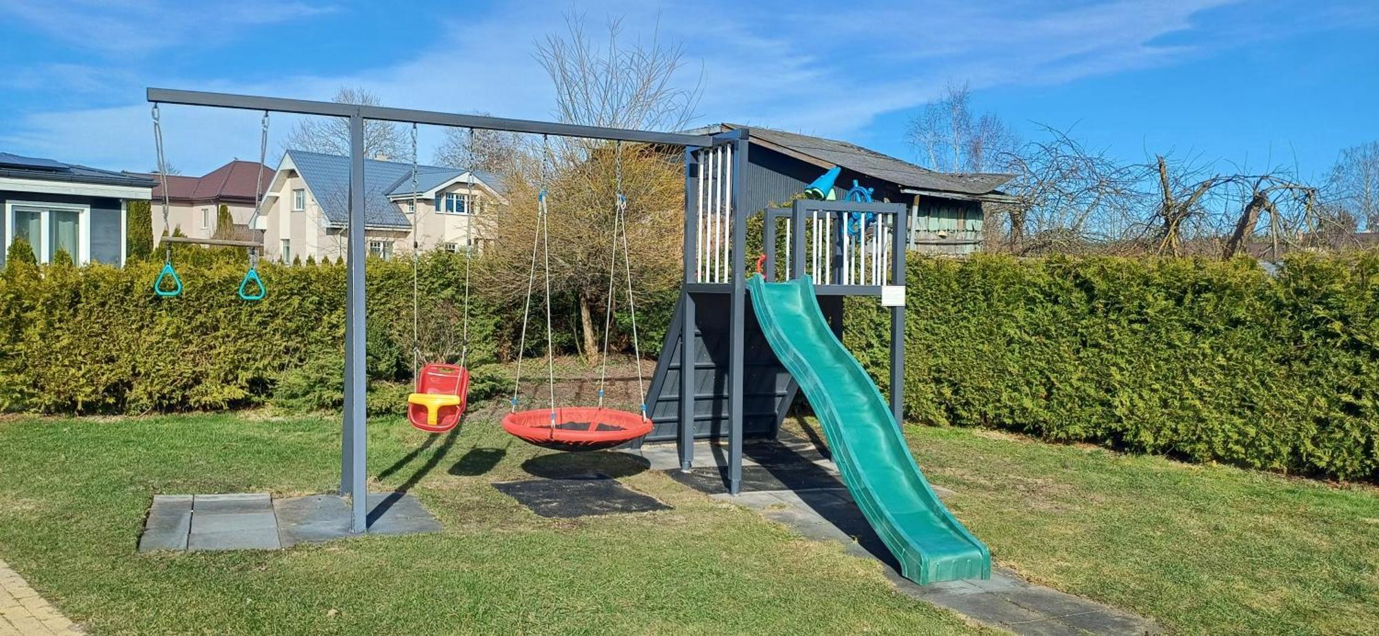 Hébergement de vacances 4 Bedroom House With Playground, Bbq & Free Parking Riga